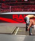 WWE_Monday_Night_Raw_2020_01_27_720p_HDTV_x264-NWCHD_mp43586.jpg