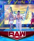 WWE_Monday_Night_Raw_2020_04_20_720p_HDTV_x264-NWCHD_mp48081.jpg